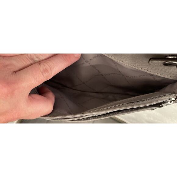 Michael Kors Jet Set Item Clutch MF Crossbody Light Gray - Picture 10 of 13